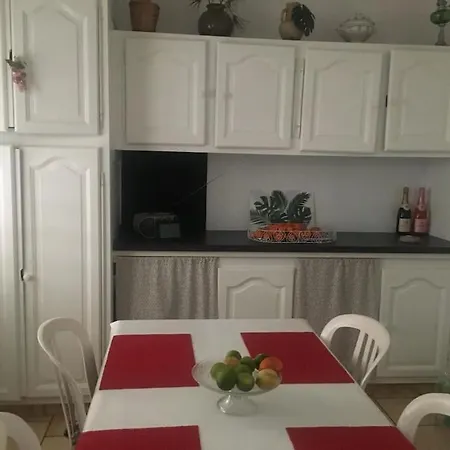 Maison Avec Jardin Privatif 酒店 *